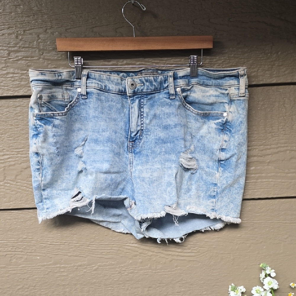 Torrid Acid Washed denim Shorts 22